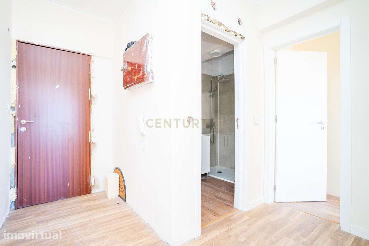 Apartamento T2 Totalmente Remodelado a Estrear | Casal de São Brás | A - Grande imagem: 5/29