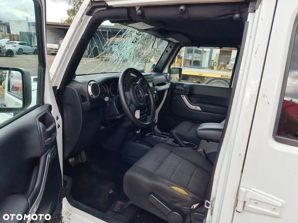 Jeep Wrangler Unlimited 2.8 CRD DPF Sport - 29