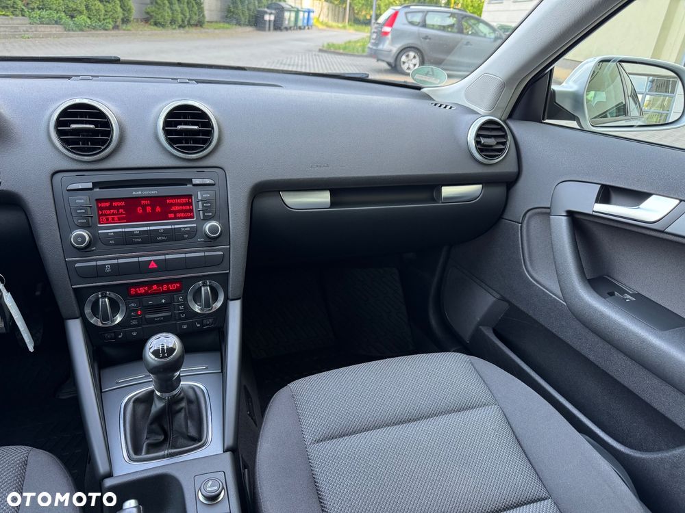 Audi A3 Sportback 1.6 Ambiente - 27