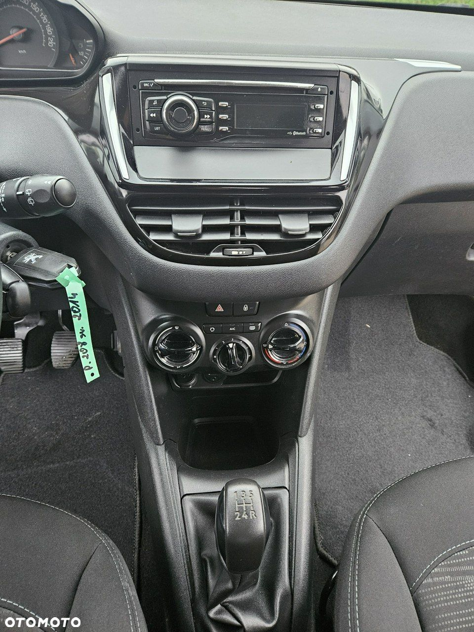 Peugeot 208 - 12
