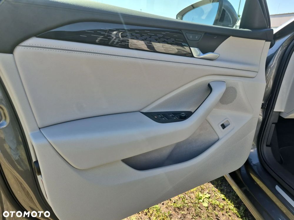 Volkswagen Passat - 16