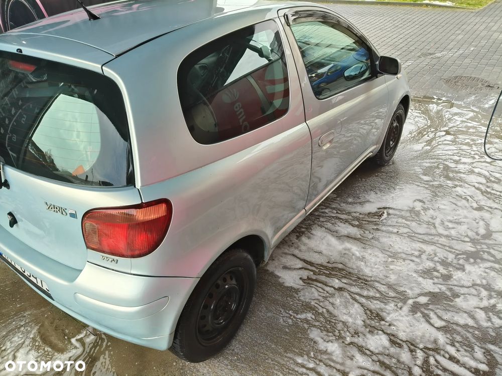 Toyota Yaris 1.0 Base - 5