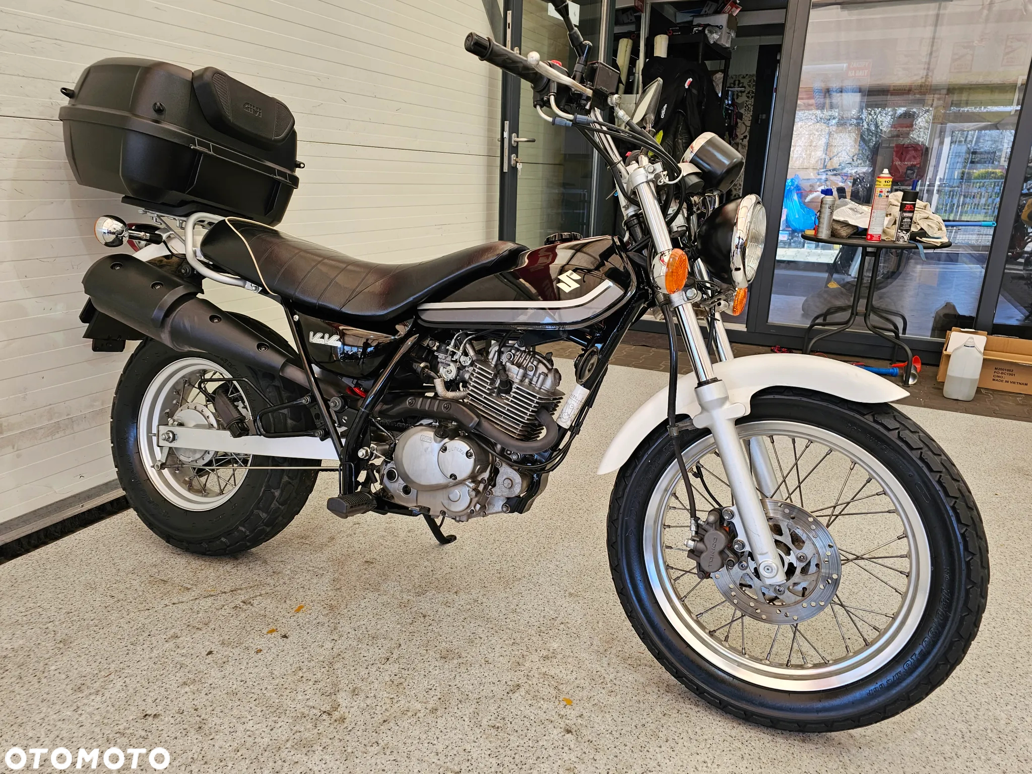 Suzuki RV - 13