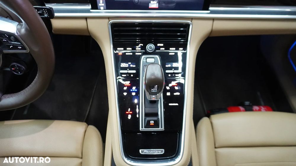 Porsche Panamera 4 E-Hybrid - 15