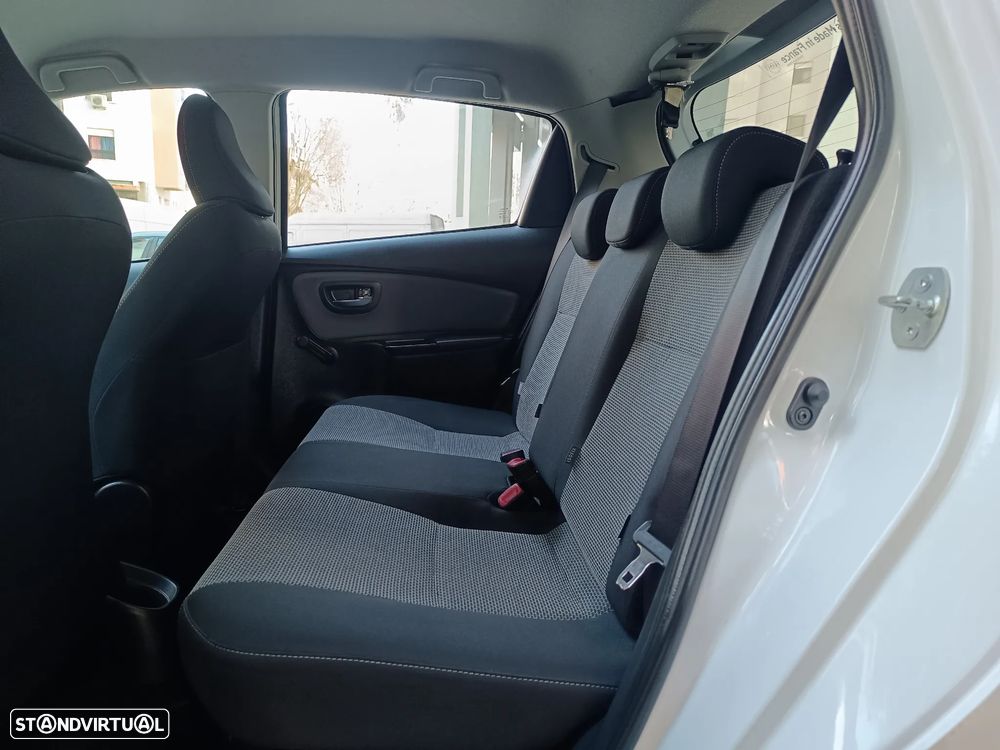 Toyota Yaris 1.5 HSD Comfort+Navi - 13