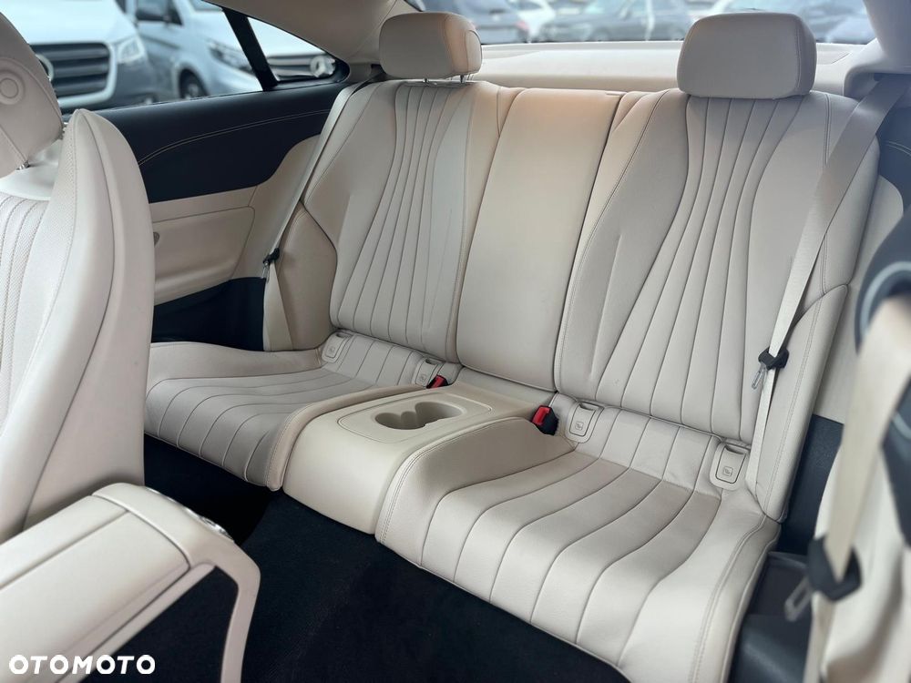 Mercedes-Benz Klasa E 200 4-Matic AMG - 11