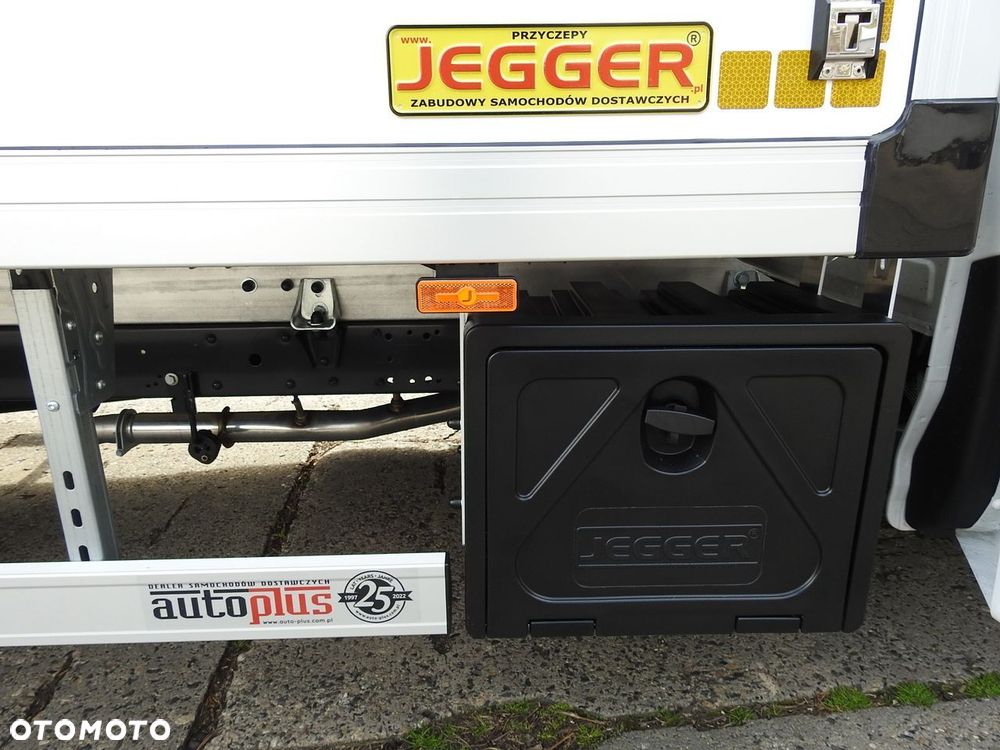 Iveco DAILY 35S16 NOWY KONTENER CHŁODNIA -10*C 8 PALET FUNKCJA GRZANIA ZASILANIE 230V TEMPOMAT KLIMATYZACJA 160KM - 24