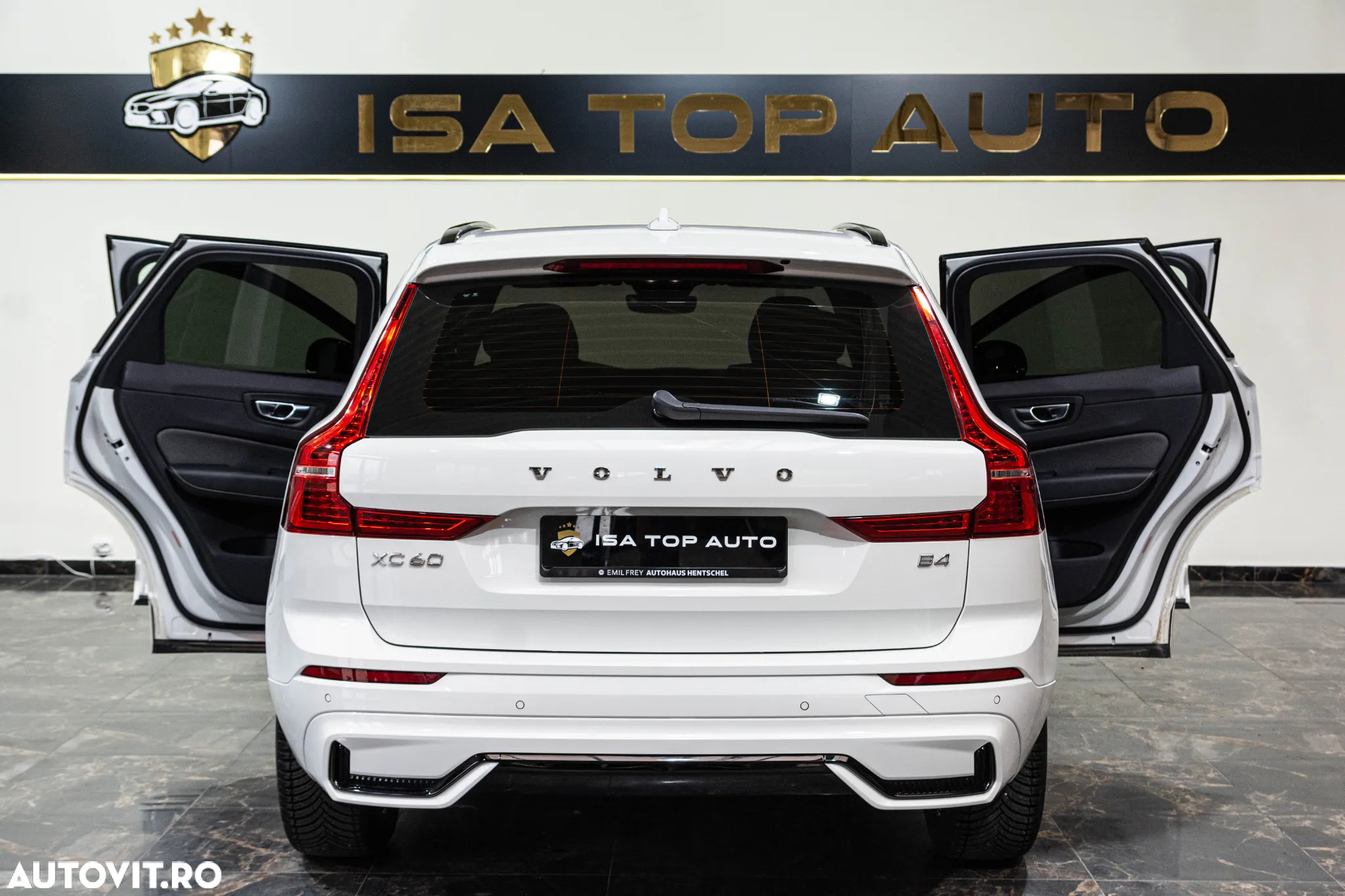 Volvo XC 60 B4 MHEV AT FWD Plus Dark - 35