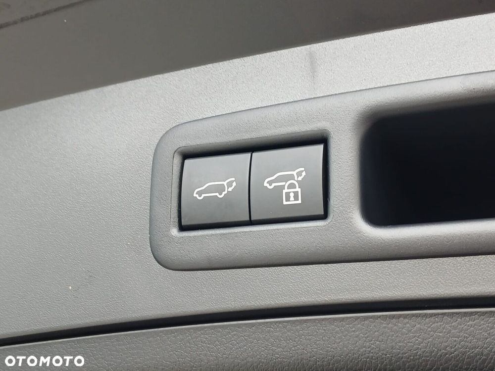 Lexus UX 300h F Sport Design - 40