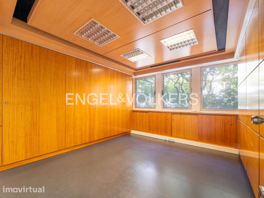 Escritório de prestígio com projeto de conversão em T4 de luxo | Av... - Grande imagem: 2/30