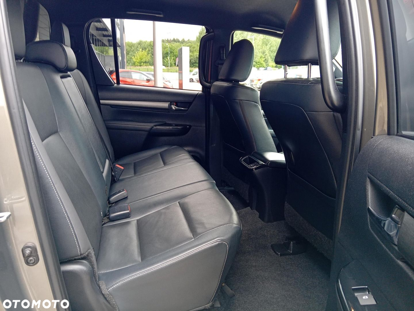 Toyota Hilux - 12