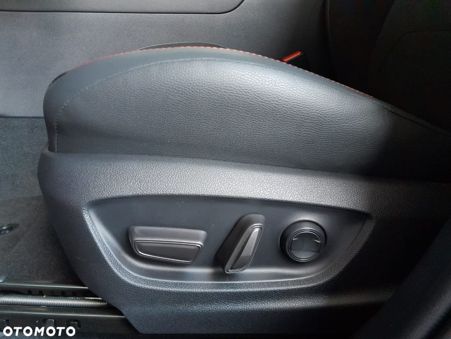 Toyota C-HR - 11