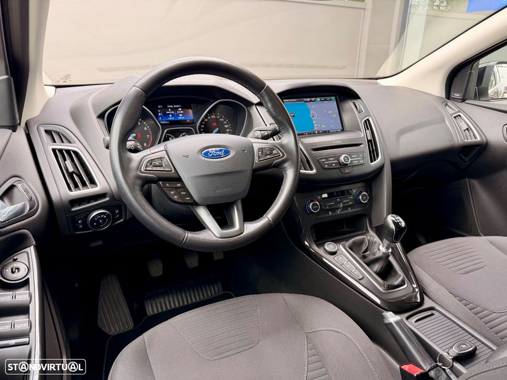 Ford Focus 1.0 EcoBoost S&S TITANIUM - 8