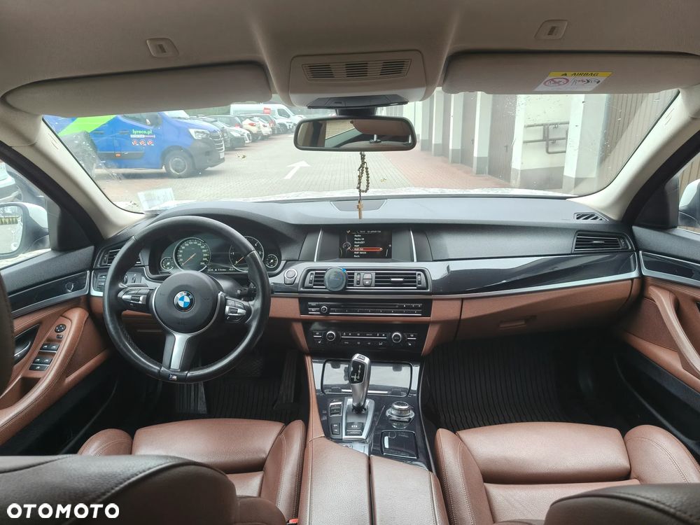 BMW Seria 5 520d xDrive - 31