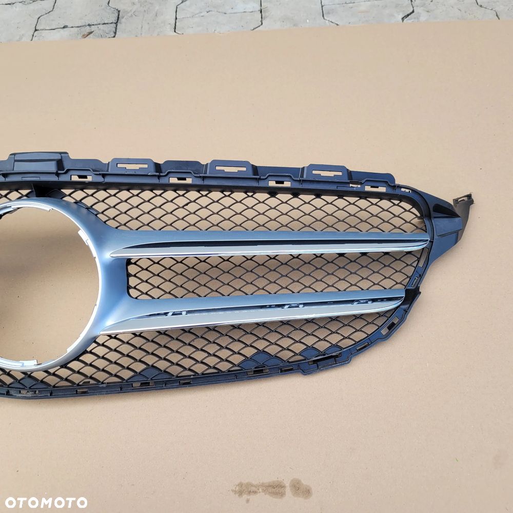 GRILL ATRAPA MERCEDES C KLASA A205 880 01 83 - 2