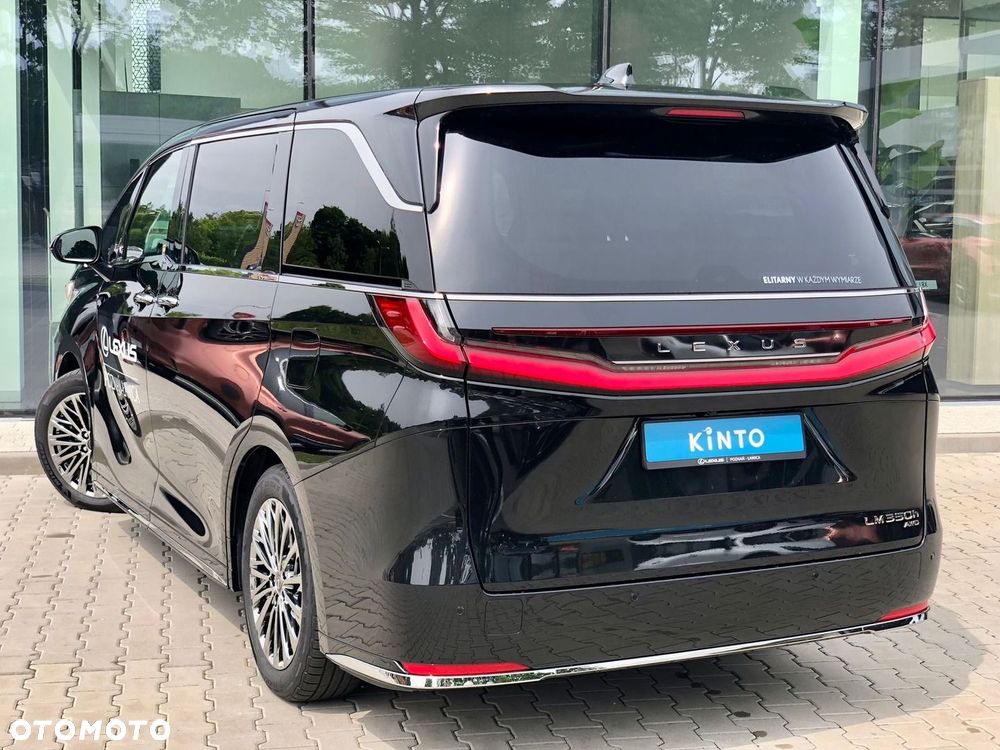 Lexus LM - 12