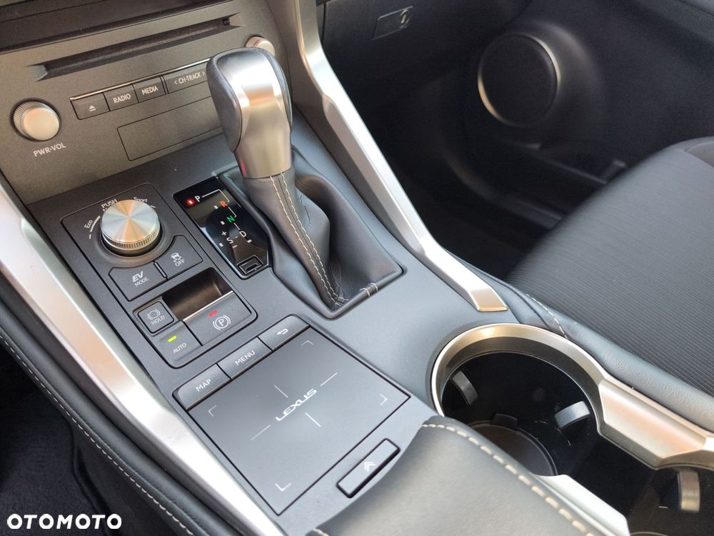 Lexus NX 300h Business Edition AWD - 19