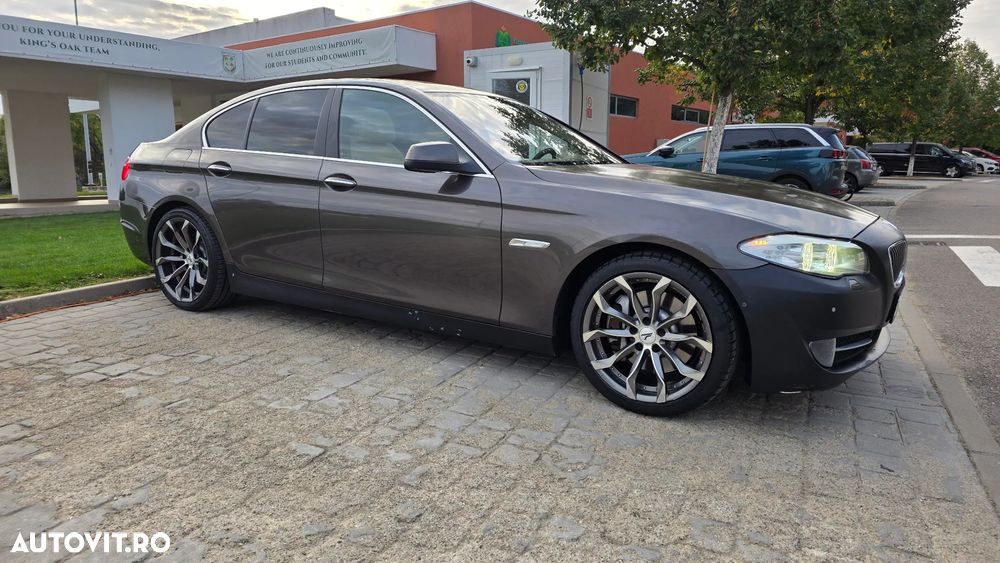 BMW Seria 5 525d xDrive Touring - 24