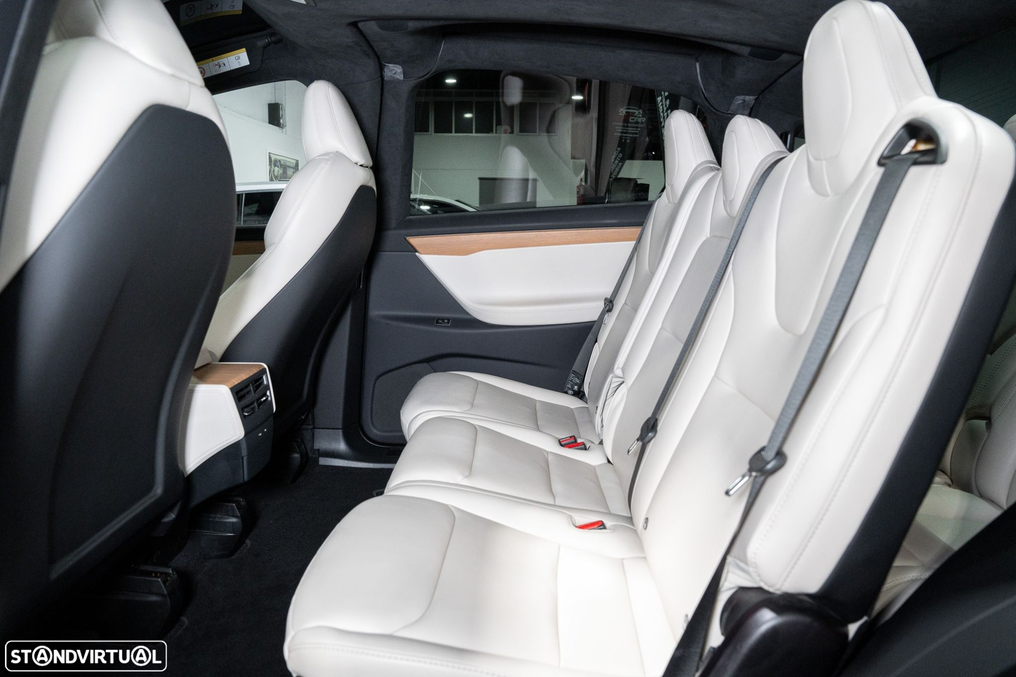 Tesla Model X - 36
