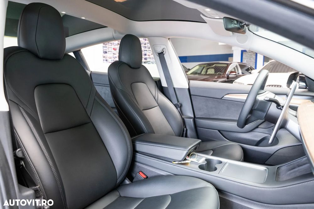 Tesla Model 3 Long Range AWD Premium - 31