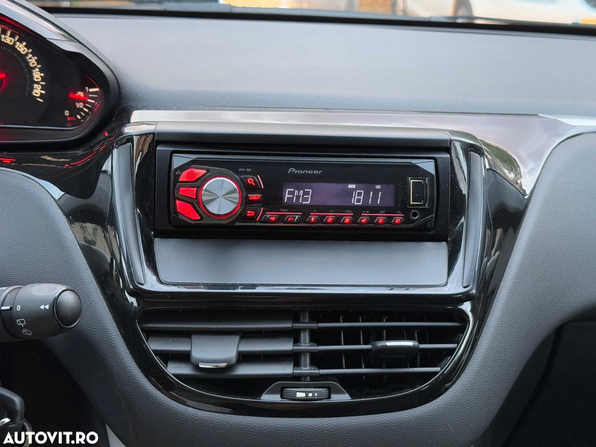 Peugeot 208 1.0 L PureTech Active - 17