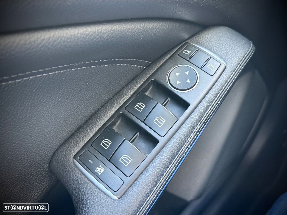 Mercedes-Benz CLA 180 - 30