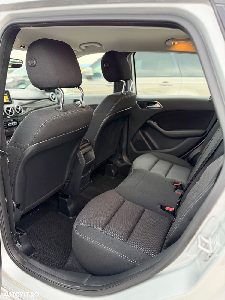 Mercedes-Benz B 180 - 13