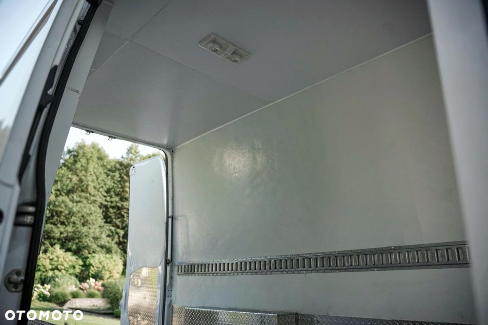 Mercedes-Benz Sprinter - 19