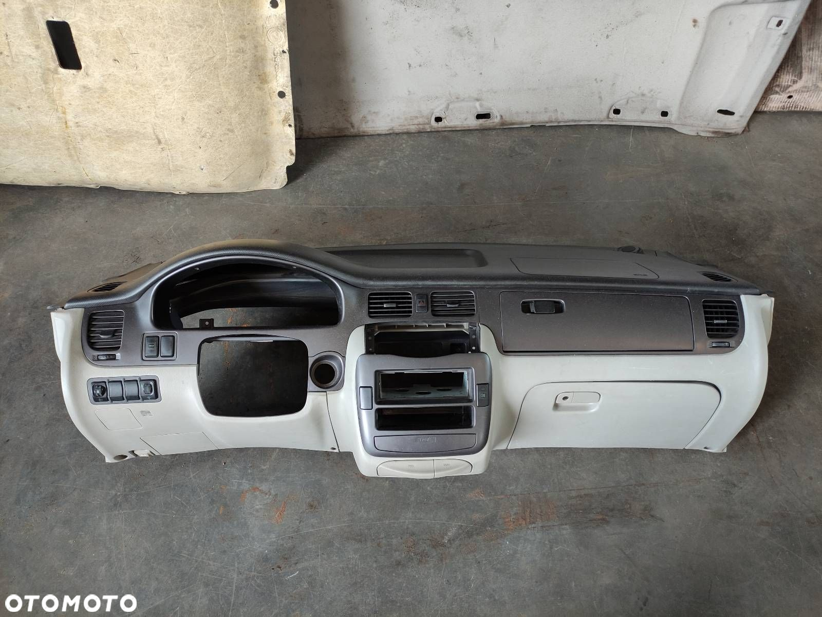 ZESTAW POSTRZAŁOWY HYUNDAI TRAJET I FL 95910-3A900 - 19