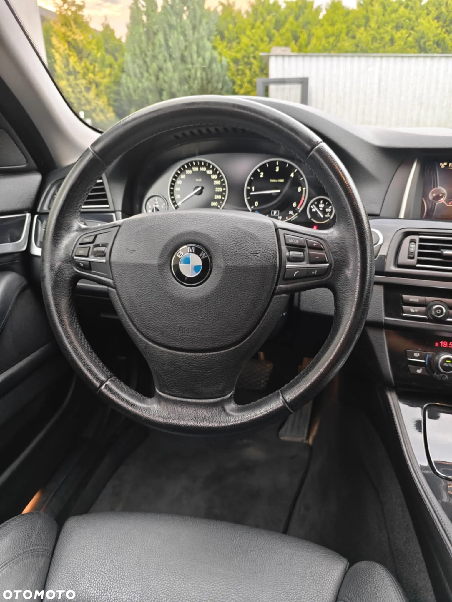 BMW Seria 5 530d xDrive Touring - 13