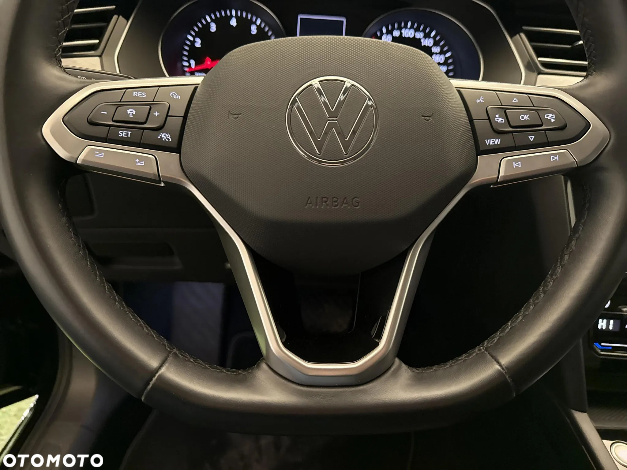 Volkswagen Passat - 13