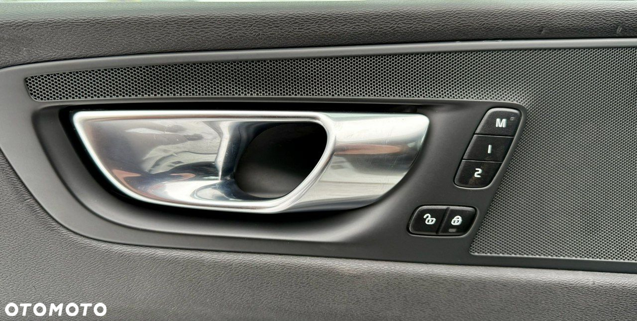 Volvo XC 60 B4 D AWD Geartronic RDesign - 32