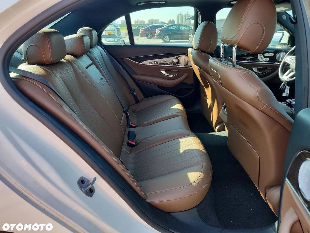 Mercedes-Benz Klasa E 300 9G-TRONIC AMG Line - 9