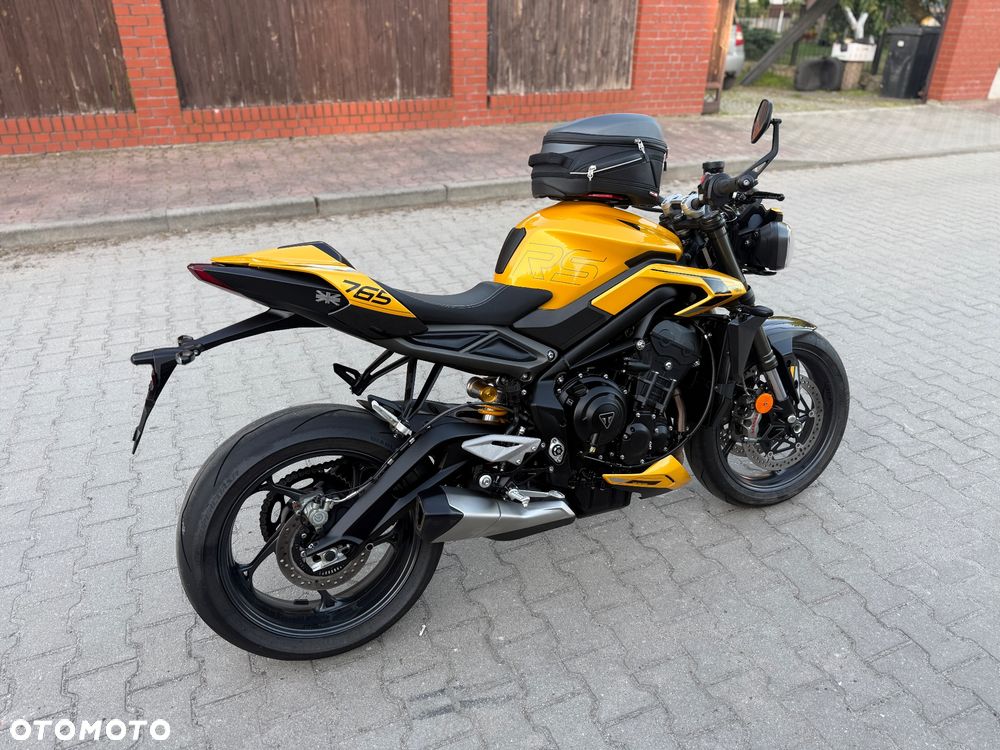 Triumph Street Triple - 11
