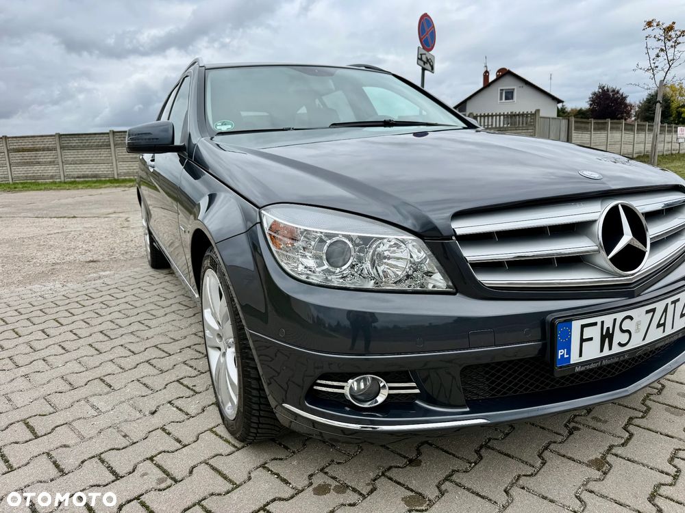 Mercedes-Benz Klasa C 250 CGI T Automatik BlueEFFICIENCY Avantgarde - 25