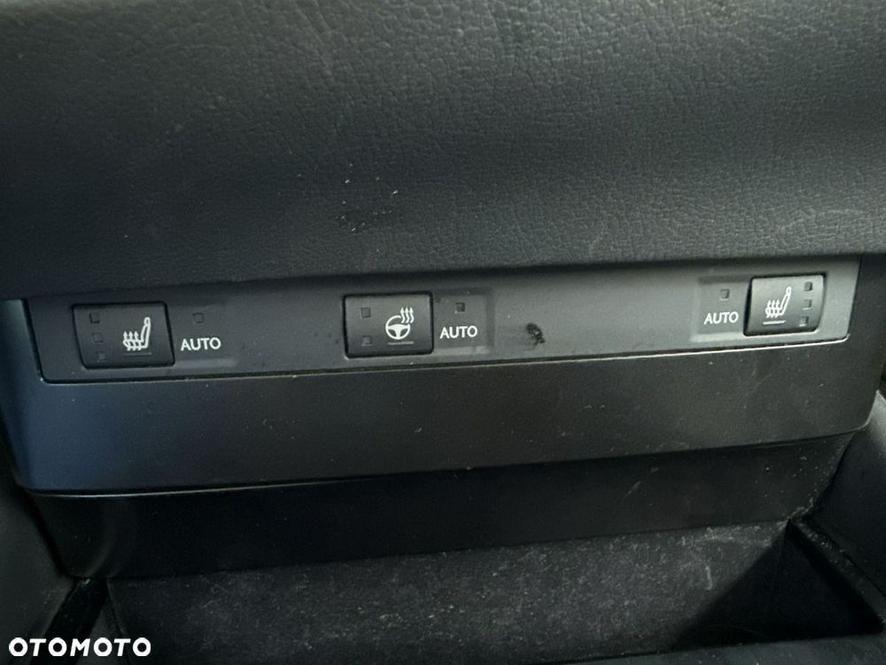 Lexus ES 300h Business Edition - 28