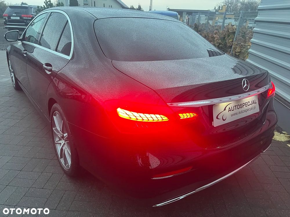 Mercedes-Benz Klasa E 200 4-Matic 9G-TRONIC - 2