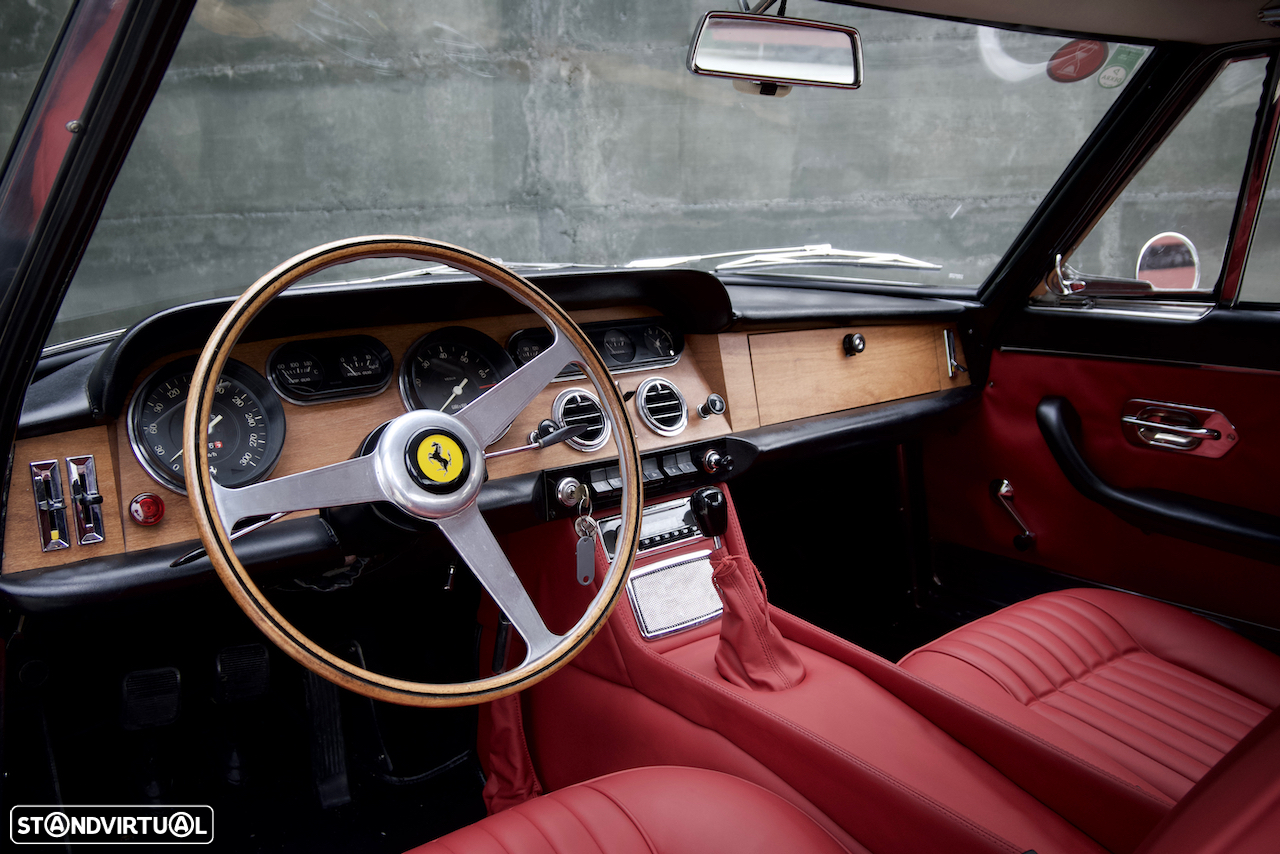 Ferrari 330 - 24