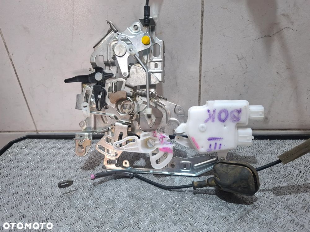 Zamek drzwi prawych przesuwnych uszkodzony jak na zdjęciu Renault Master III - 3