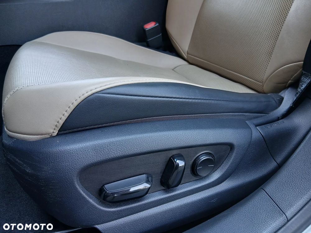 Lexus ES 300h Business Edition - 22