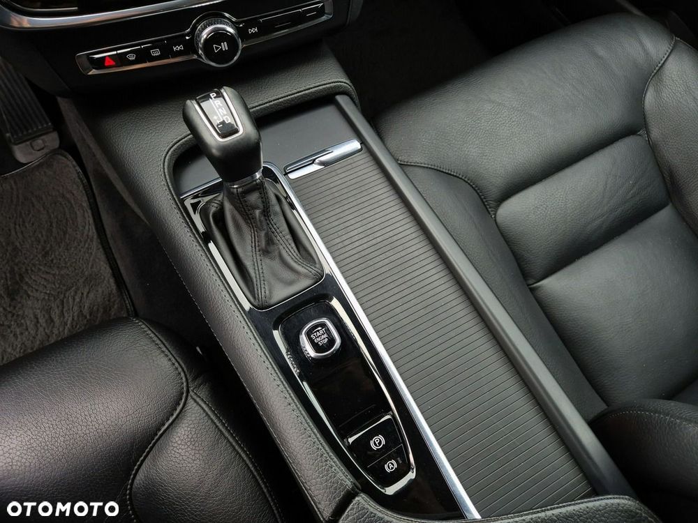 Volvo V90 D4 AWD Geartronic Momentum Pro - 21