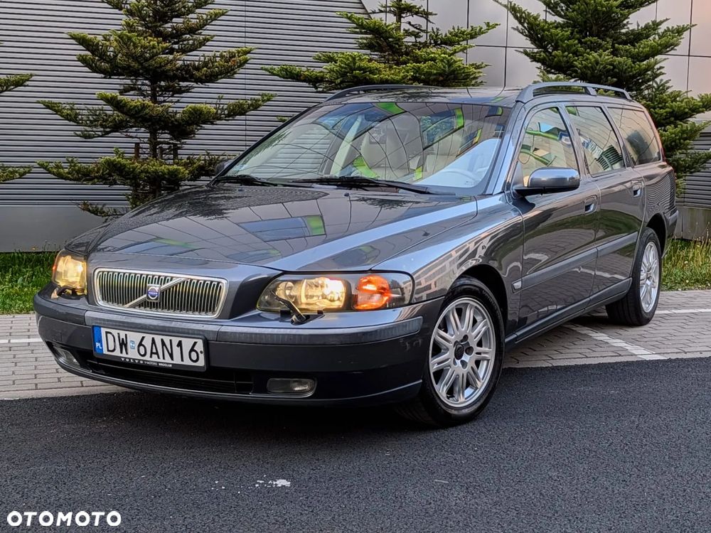 Volvo V70 2.4D5 Momentum - 1