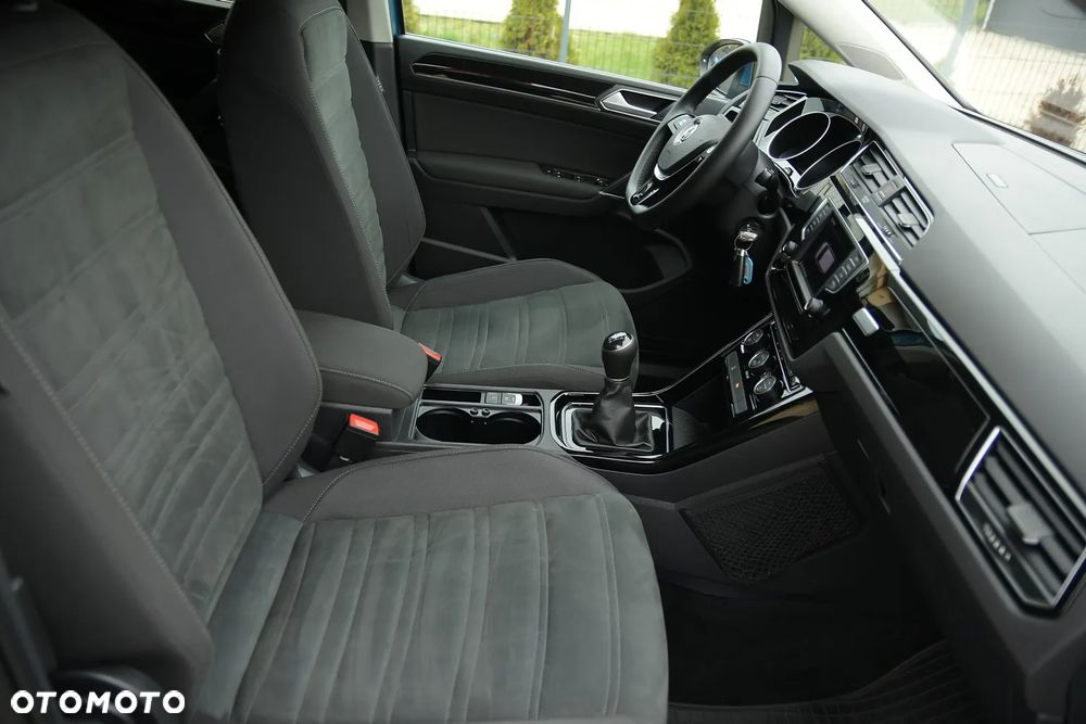 Volkswagen Touran 2.0 TDI SCR Highline - 16