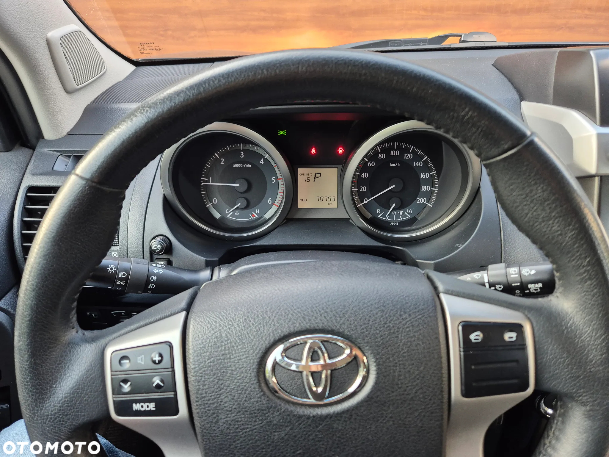 Toyota Land Cruiser - 38