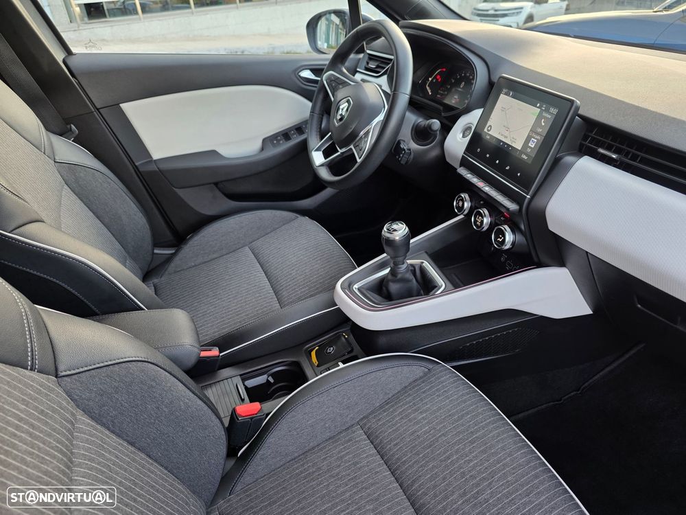 Renault Clio - 23