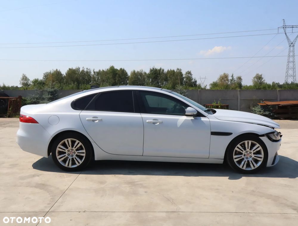 Jaguar XF 20d Prestige - 7