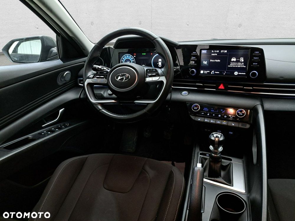 Hyundai Elantra - 10