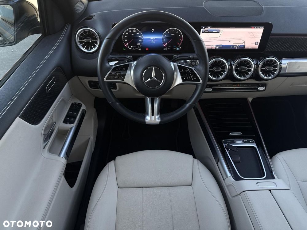 Mercedes-Benz GLB - 14