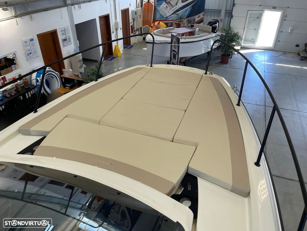 Quicksilver Activ 875 Sundeck - 18