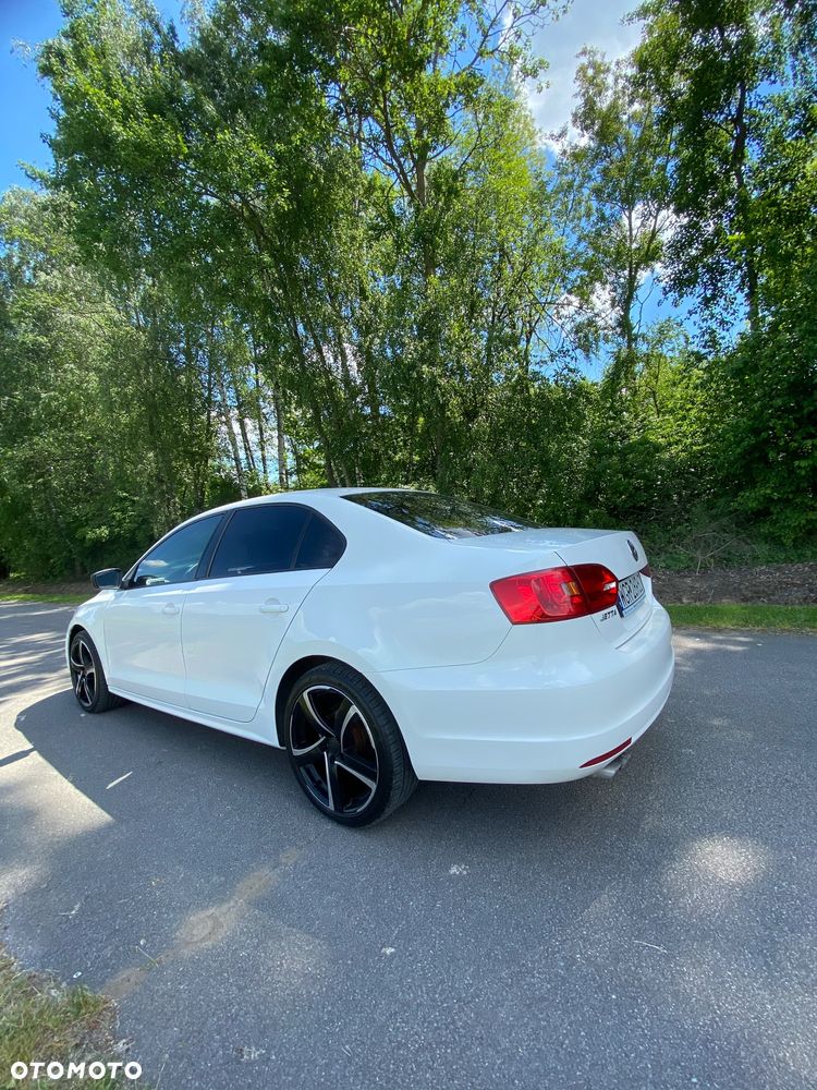 Volkswagen Jetta - 6